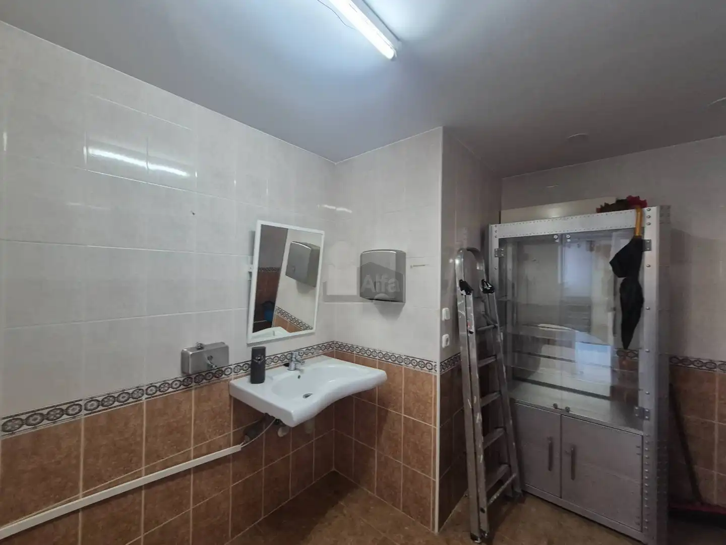 Badezimmer von Büro zur Miete in Patraix