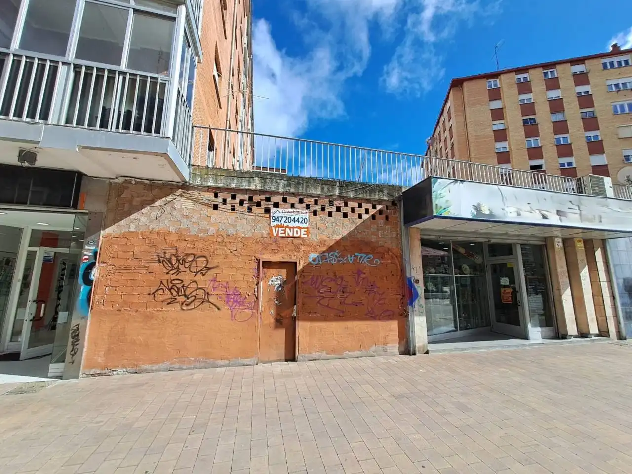 Vista exterior de Local en venta en Burgos Capital