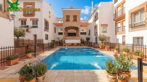 Preciosa casa de 3 dorm. en Urb. con piscina comunitaria.