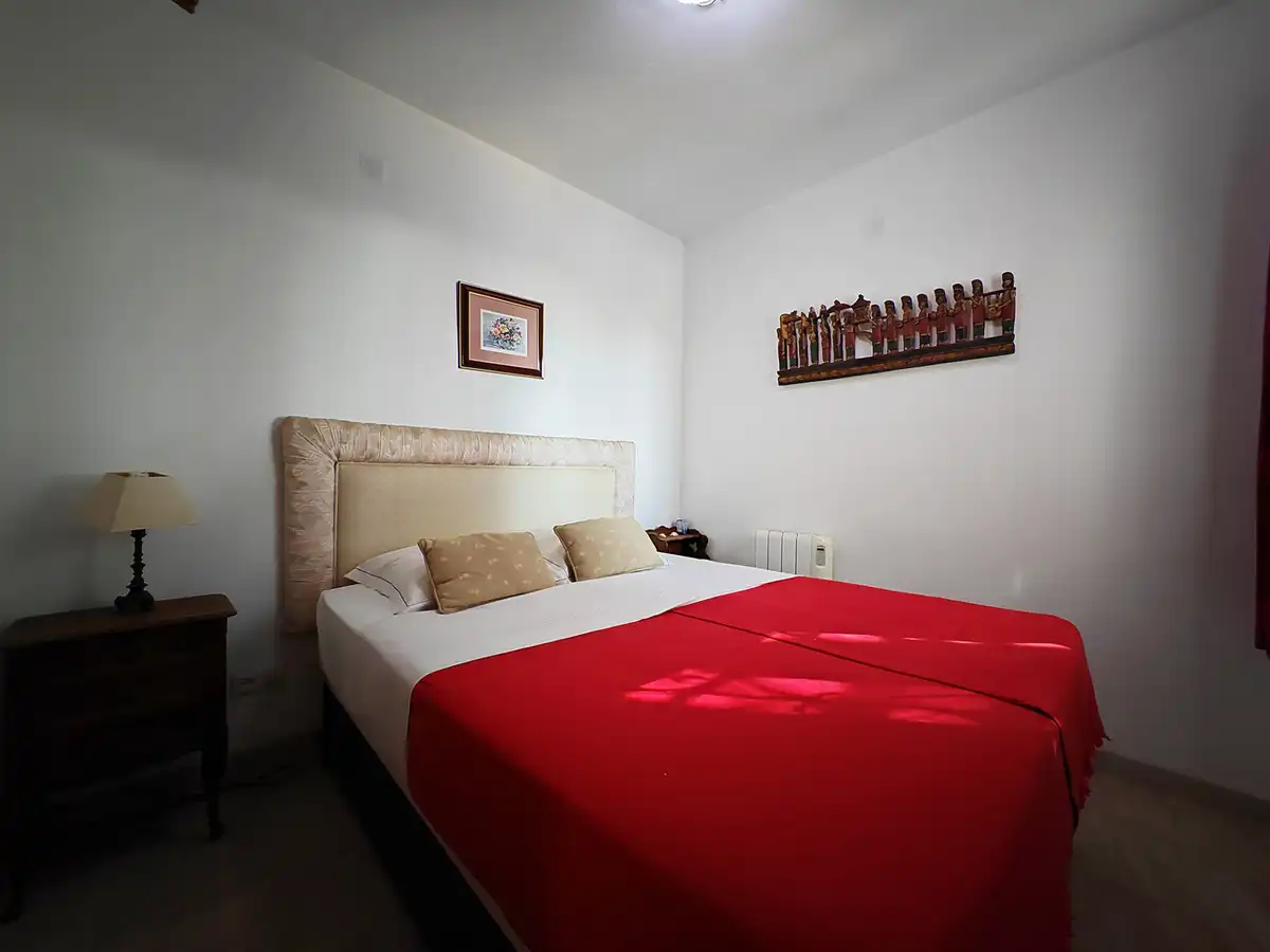 Dormitori de Casa o xalet en venda en Estepona amb Aire condicionat, Jardí privat i Terrassa