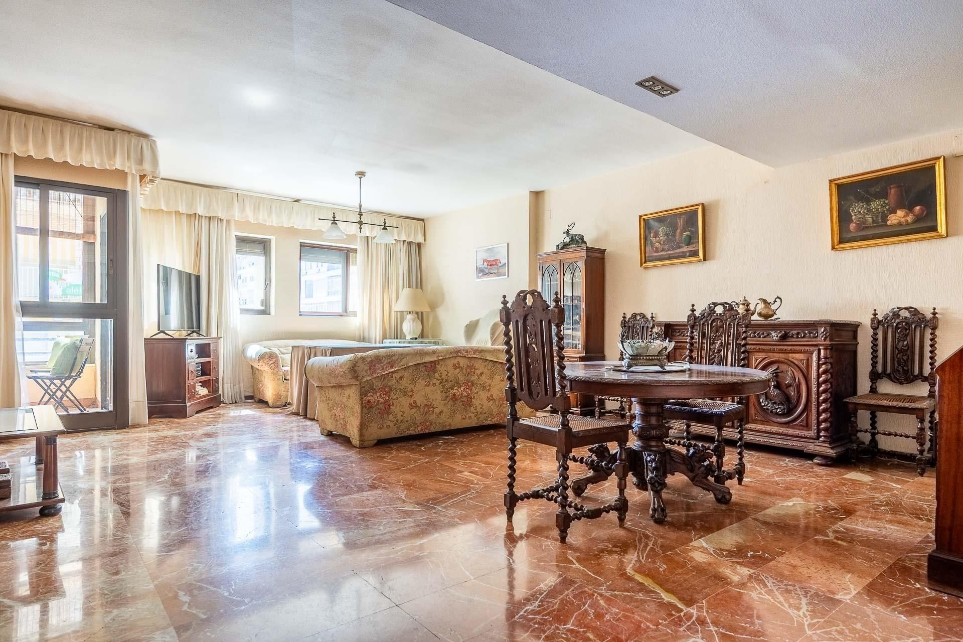 Living room of Flat for sale in  Sevilla Capital  with Air Conditioner, Heating and Terrace