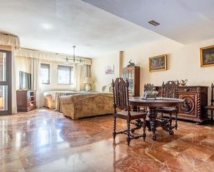 Living room of Flat for sale in  Sevilla Capital  with Air Conditioner, Heating and Parquet flooring