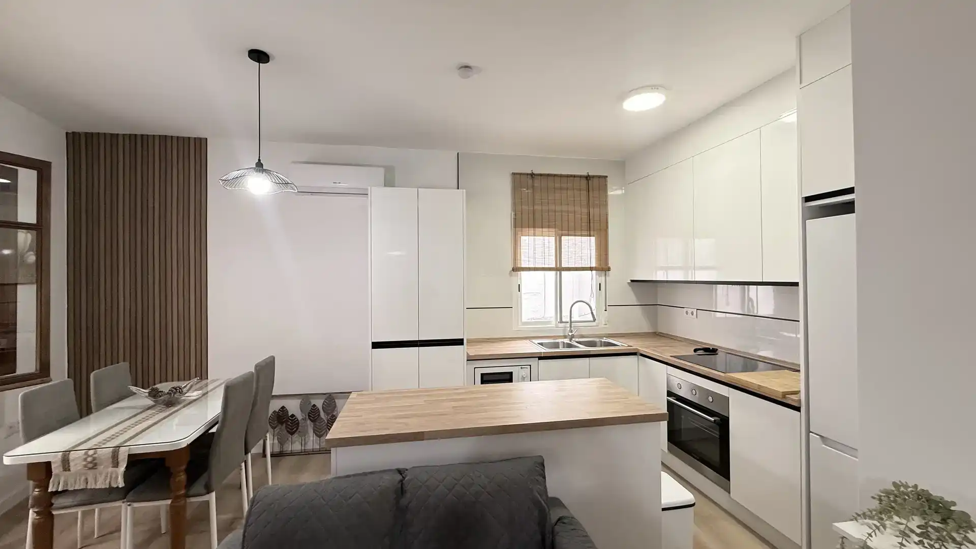 Cuina de Apartament de lloguer en Molvízar amb Aire condicionat i Moblat