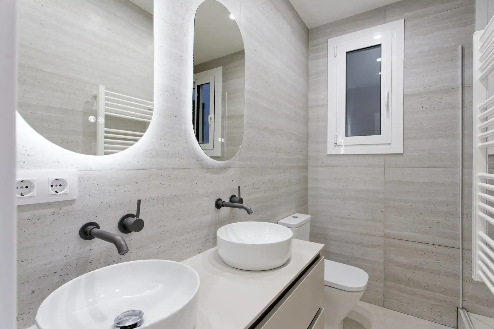 Bathroom of Flat for sale in Barcelona  with Air Conditioner, Heating and Oven