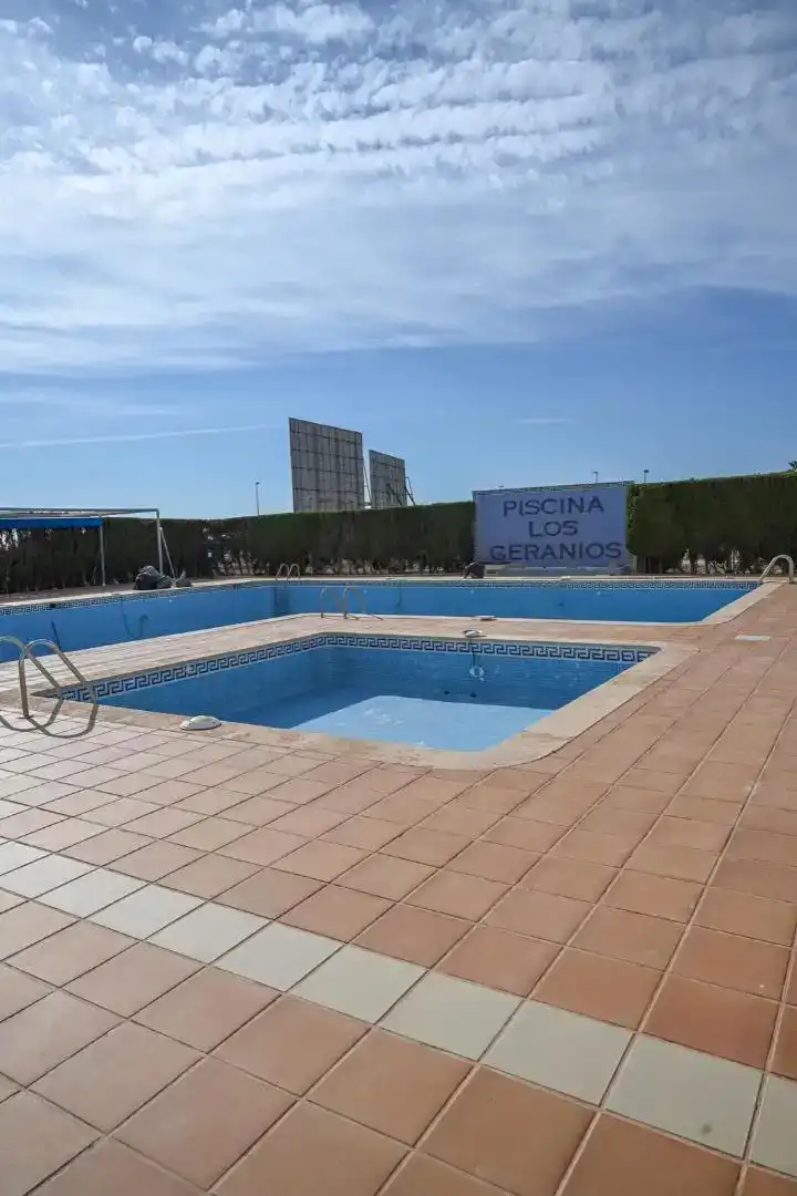 Schwimmbecken von Wohnung zur Miete in Cartagena mit Klimaanlage, Privatgarten und Parkett