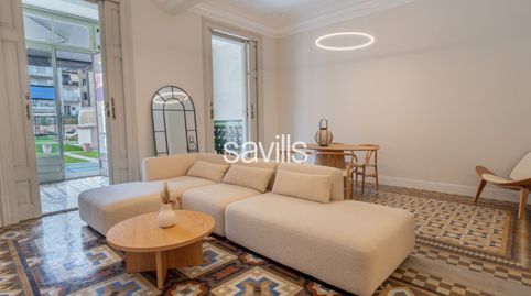 Piso con gran terraza en Eixample