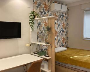 Bedroom of Study to share in  Madrid Capital  with Air Conditioner, Heating and Terrace