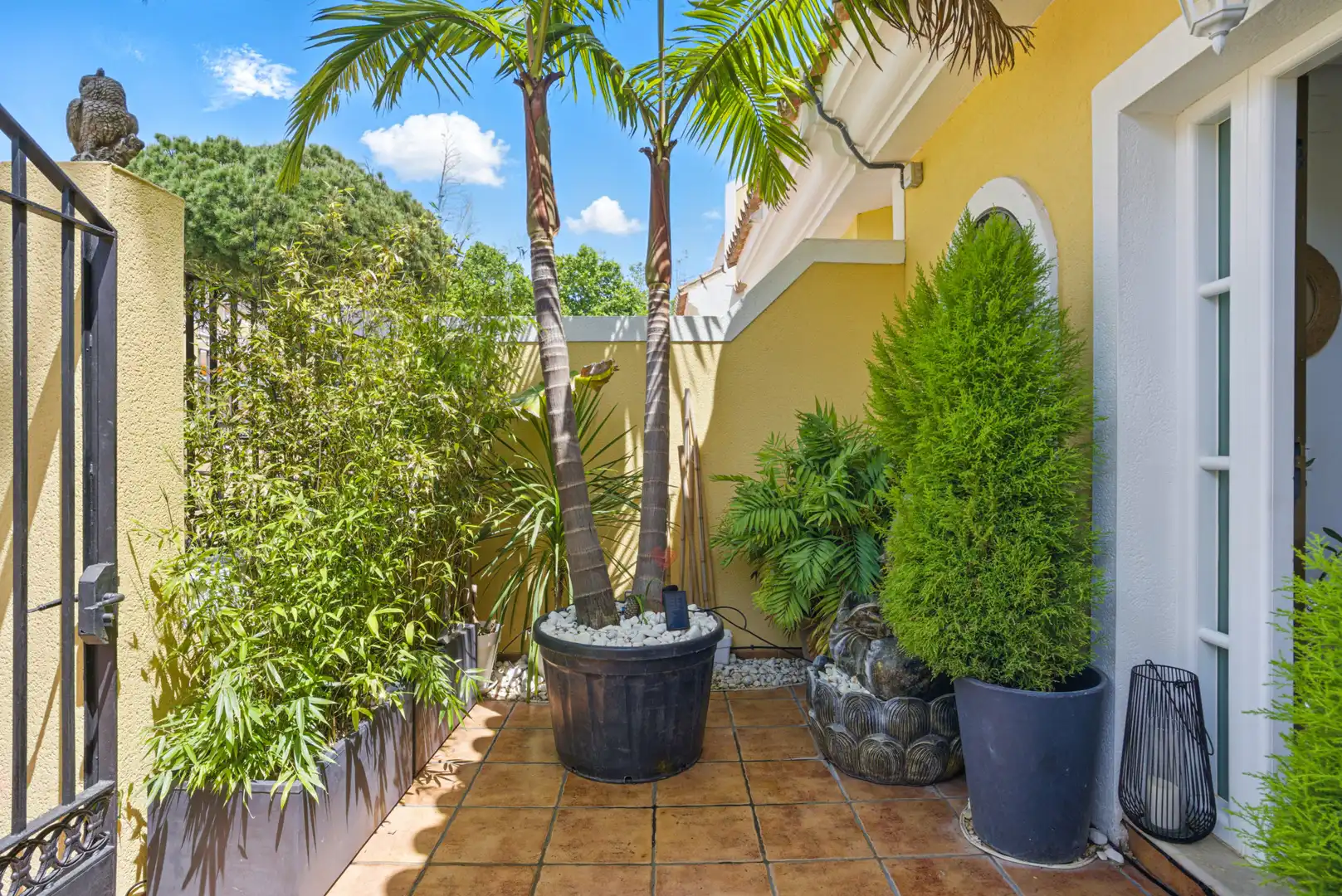 Detached homes for sale in Calahonda