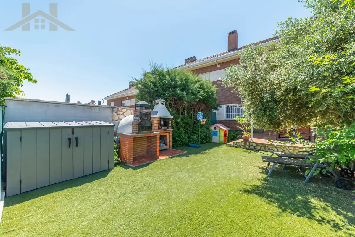 Garten von Einfamilien-Reihenhaus zum Verkauf in Valdemoro mit Klimaanlage, Heizung und Privatgarten