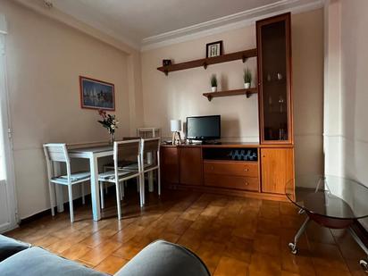 Living room of Flat to rent in  Zaragoza Capital  with Heating, Furnished and Oven
