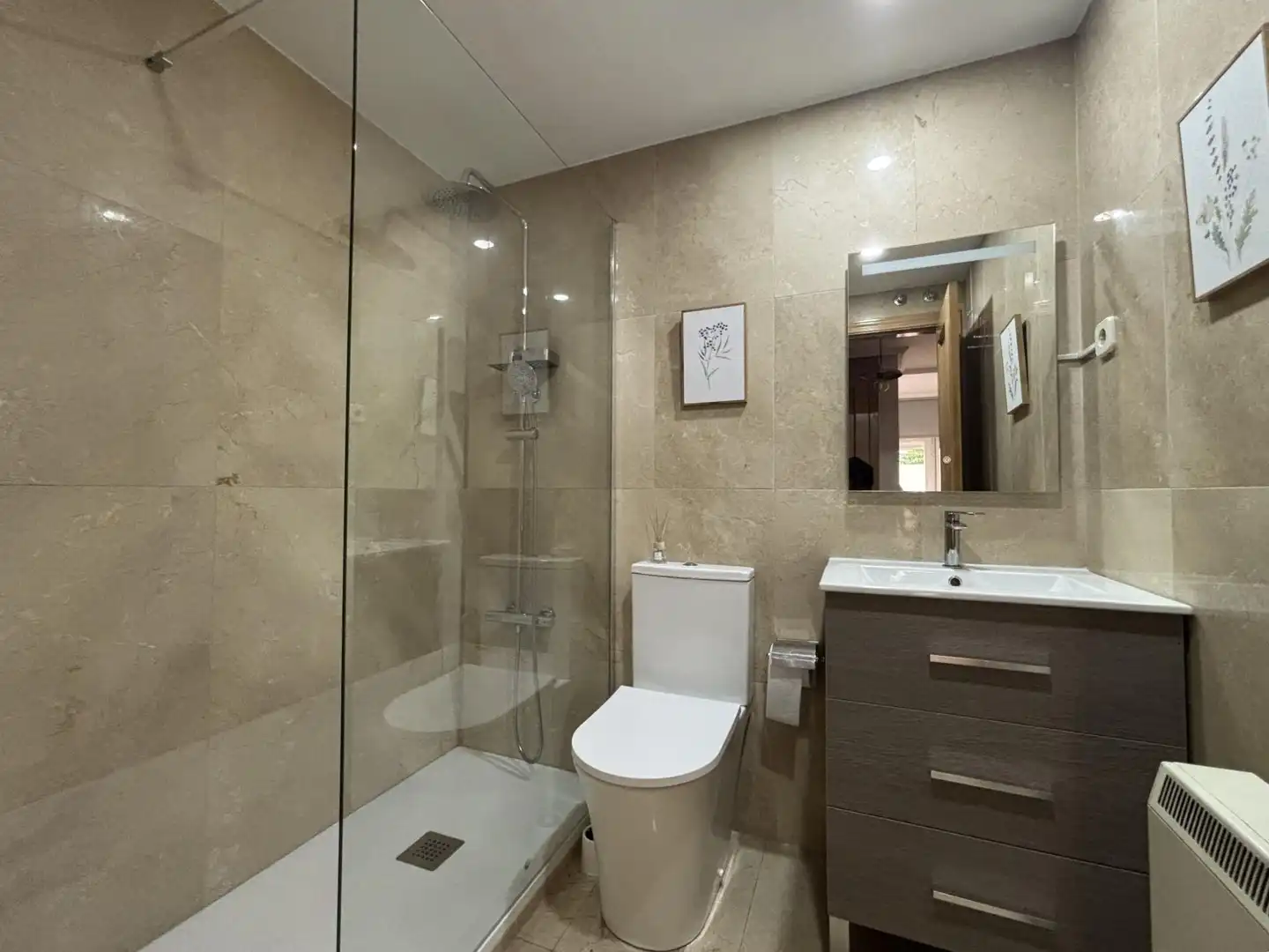 Badezimmer von Wohnung zur Miete in Madrid mit Klimaanlage, Heizung und Parkett