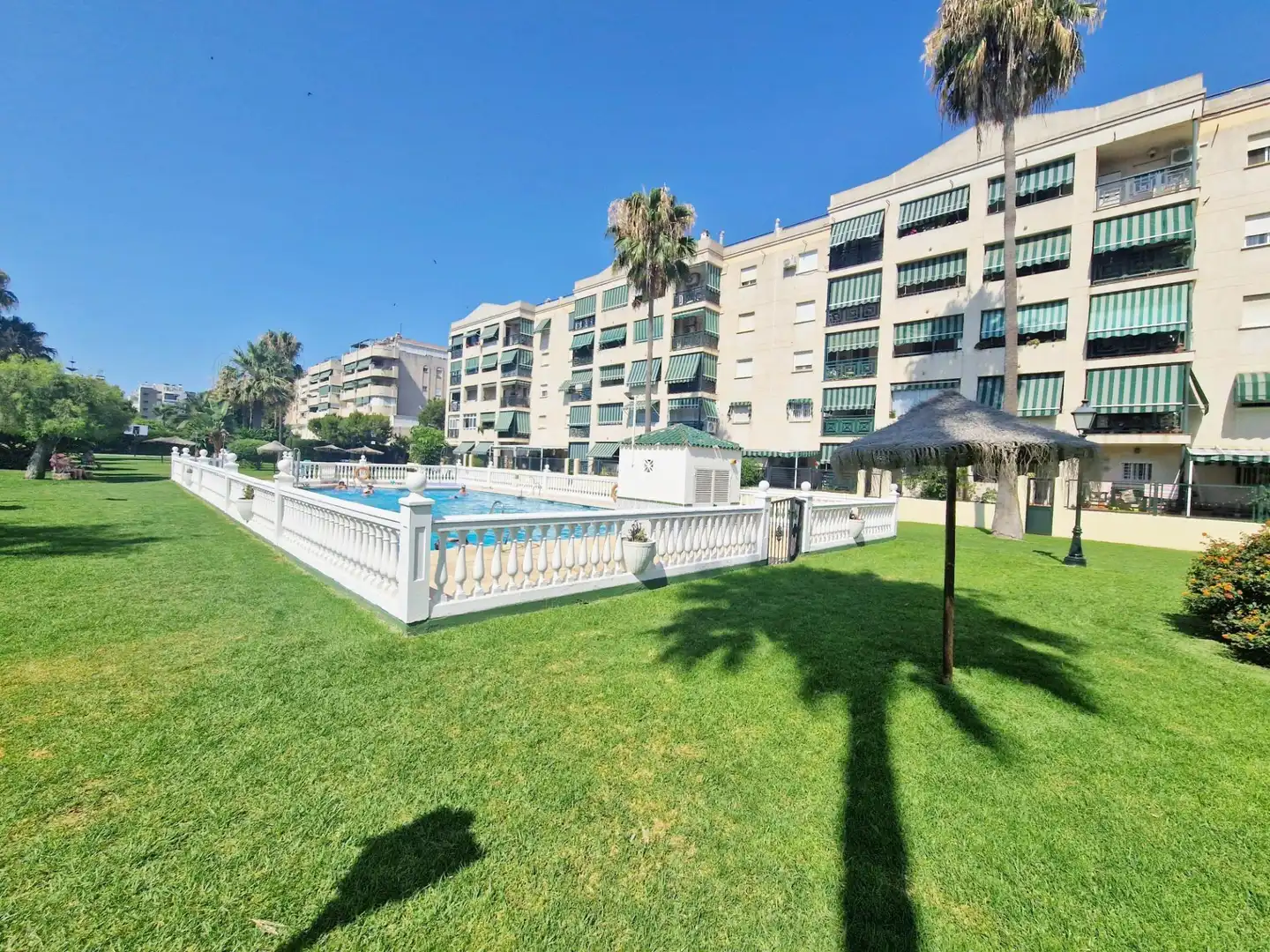 Vista exterior de Àtic en venda en Málaga amb Aire condicionat, Calefacció i Jardí privat