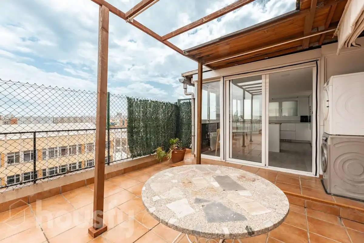 Terrassa de Pis en venda en L'Hospitalet de Llobregat amb Aire condicionat, Calefacció i Terrassa