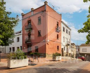 Vista exterior de Casa adosada en venda en La Bisbal del Penedès amb Aire condicionat, Terrassa i Balcó