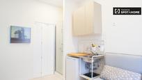 Kitchen of Flat to rent in  Madrid Capital  with Air Conditioner, Heating and Balcony