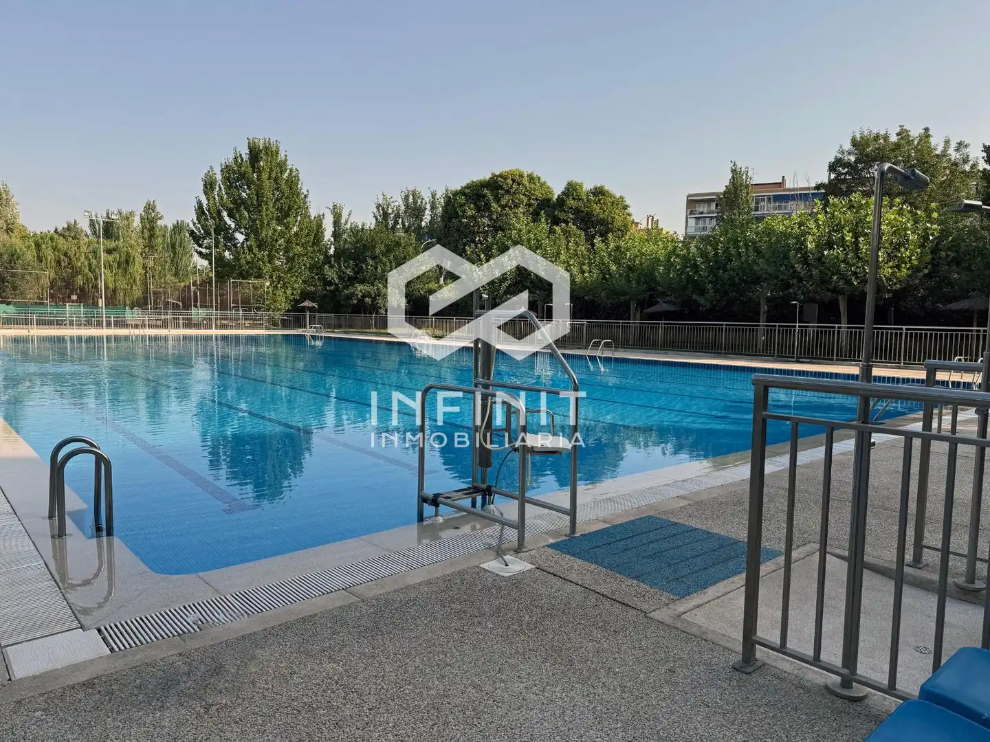 Swimming pool of Flat for sale in Alcalá de Henares  with Air Conditioner, Heating and Terrace
