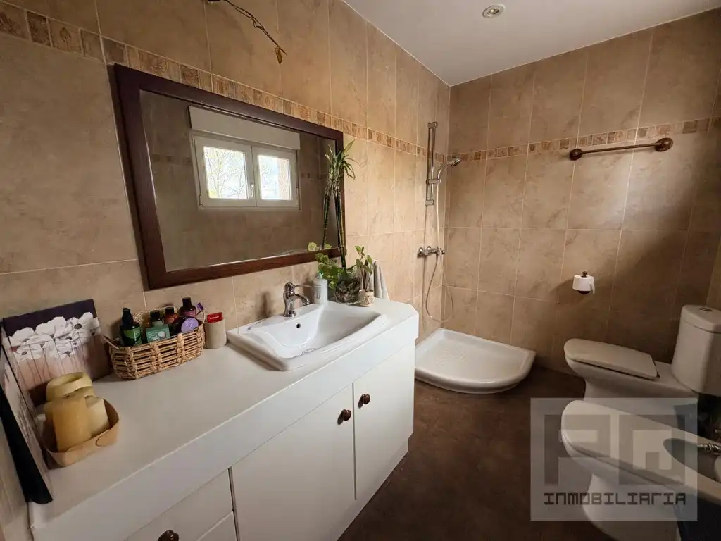 Badezimmer von Haus oder Chalet zum Verkauf in Las Navas del Marqués  mit Ofen, Waschmaschine und Mikrowelle