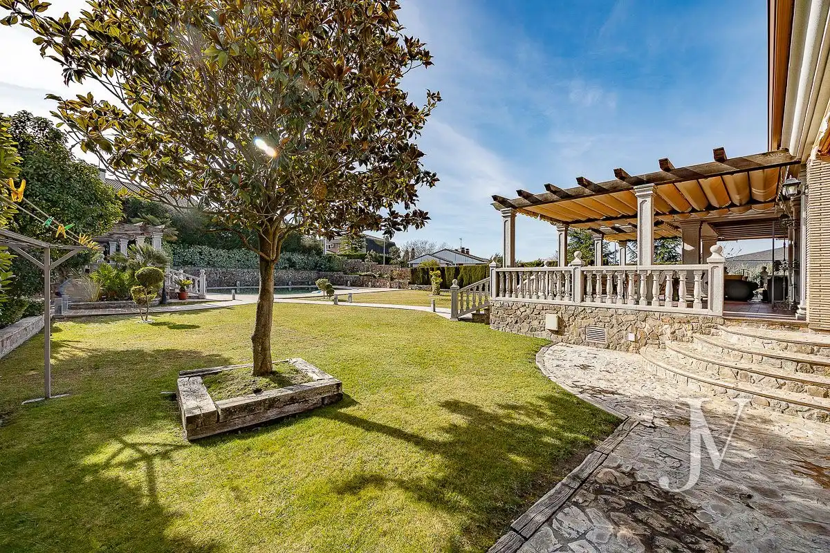 Jardín de Casa o chalet en venta en El Casar con Aire acondicionado, Calefacción y Jardín privado