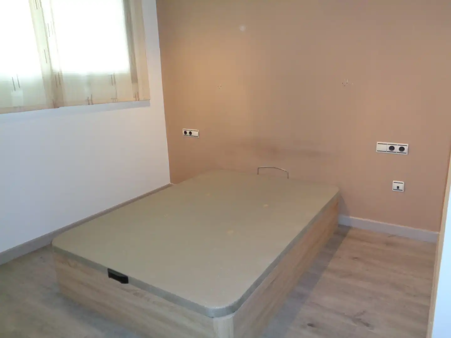 Habitación de Planta baja en venta en Terrassa con Aire acondicionado, Calefacción y Horno