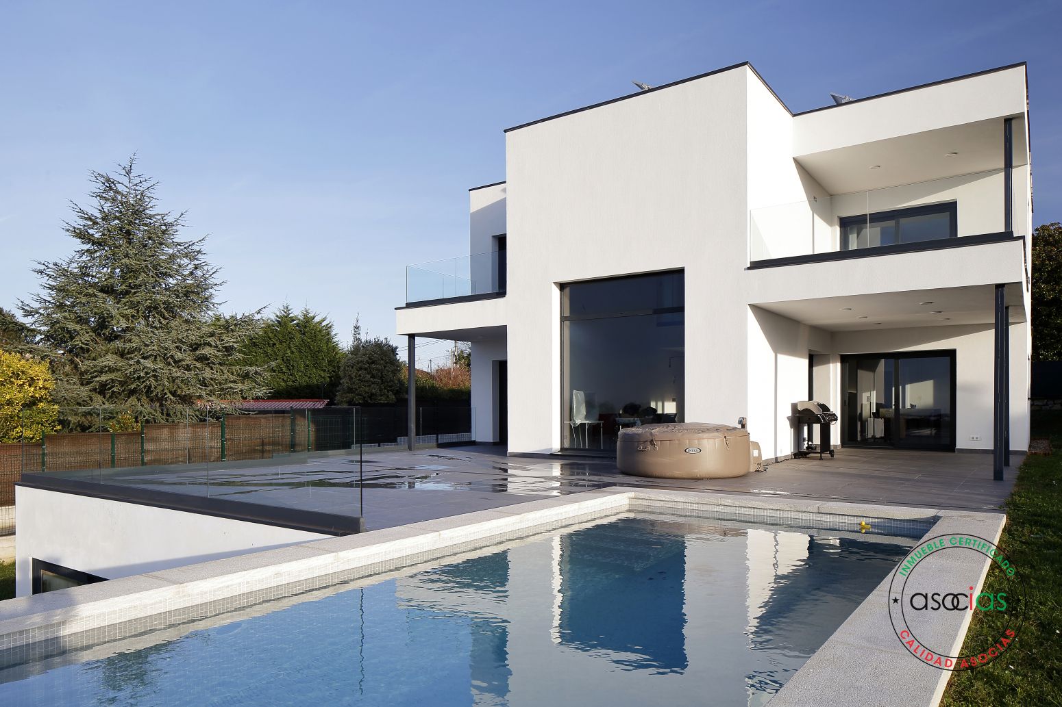 Piscina de Casa o xalet en venda en Gijón  amb Calefacció, Jardí privat i Terrassa