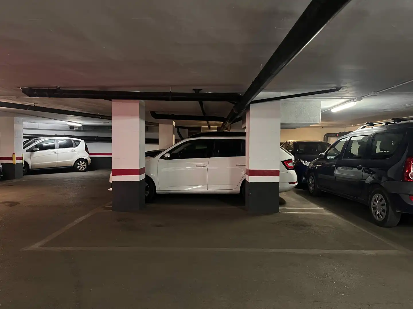 Parking de Piso en venta en Barcelona con Calefacción, Trastero y Balcón