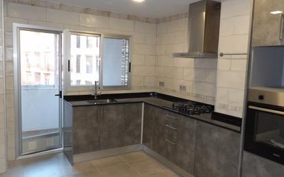 Kitchen of Flat to rent in  Valencia Capital  with Parquet flooring, Terrace and Furnished