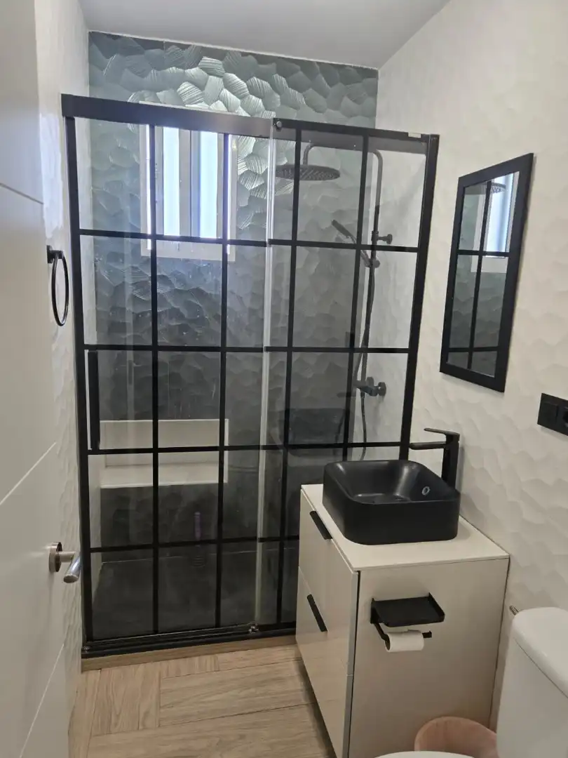 Bathroom of Flat for rent in Sevilla  with Air Conditioner, Terrace and Furnished