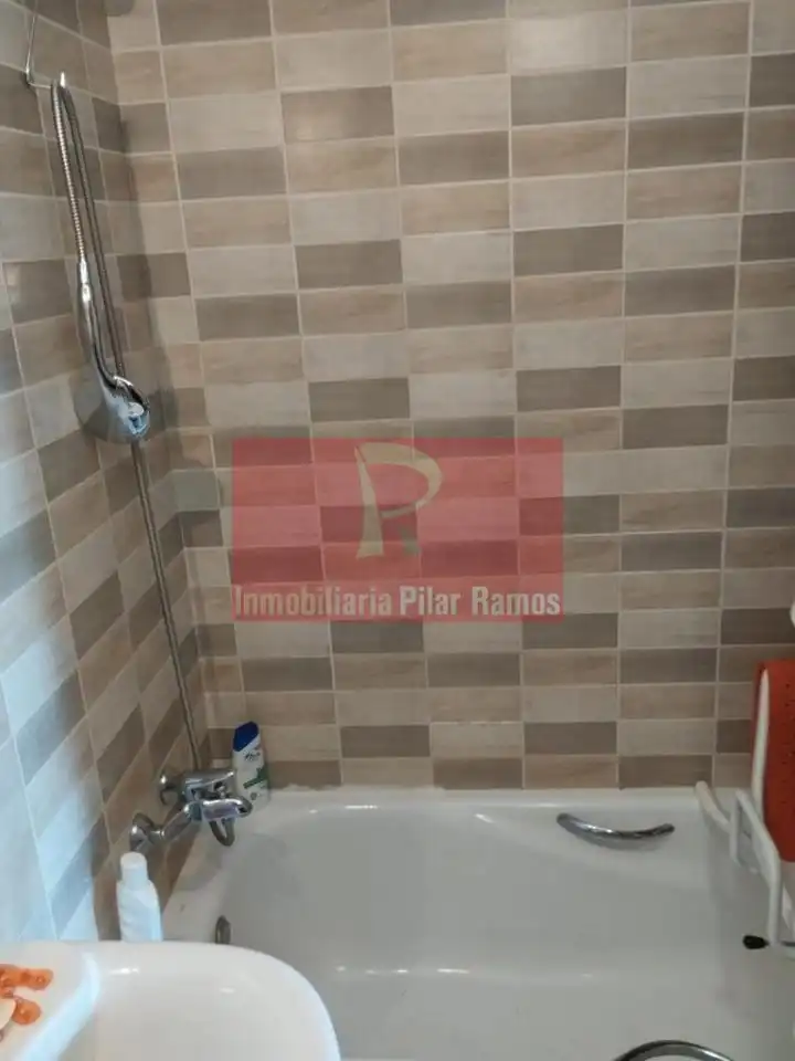 Baño de Piso en venta en Carrizo con Calefacción, Parquet y Trastero