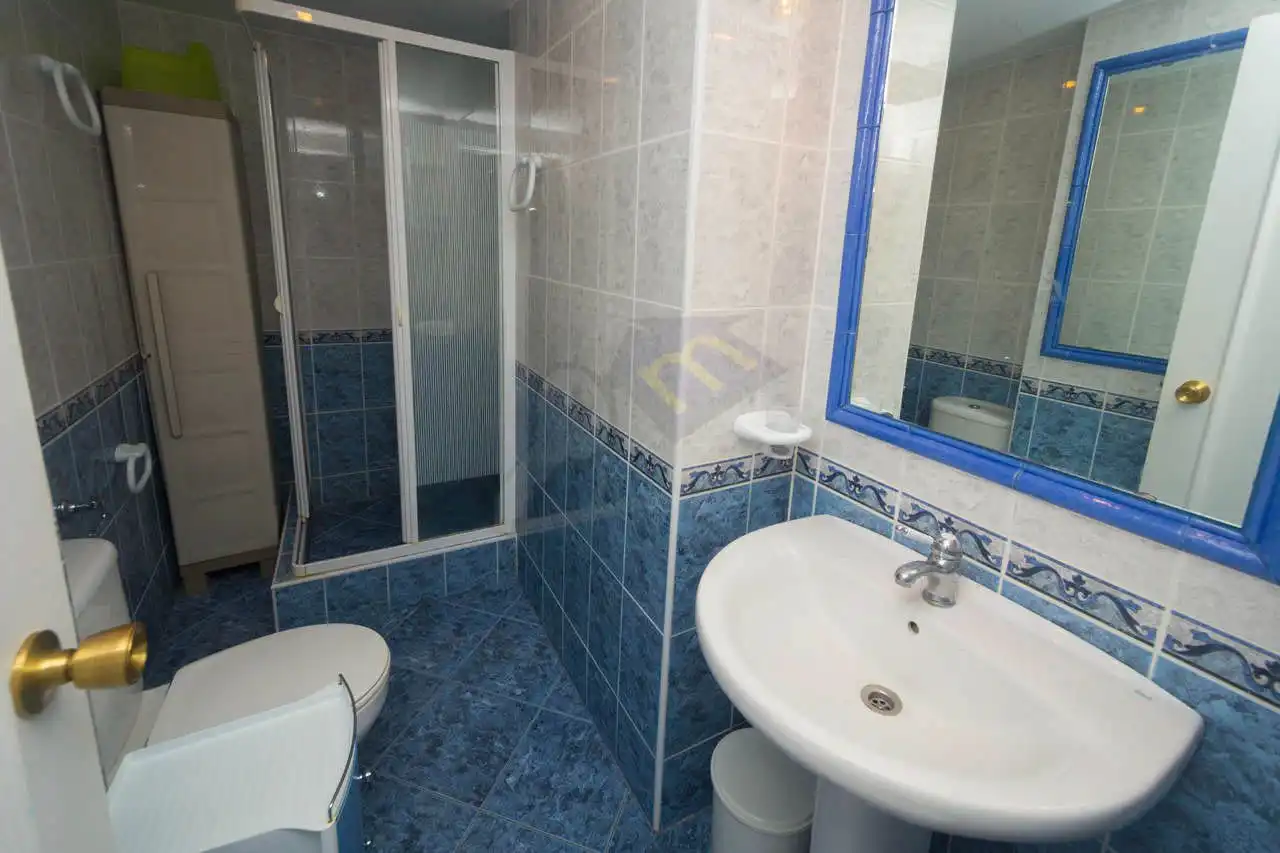 Badezimmer von Wohnungen zum Verkauf in Calpe / Calp mit Klimaanlage, Heizung und Terrasse