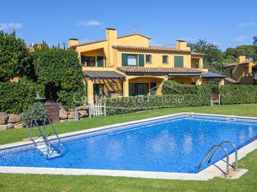 Maison avec piscine à vendre à Carrer de Josep Martinell Bruguera