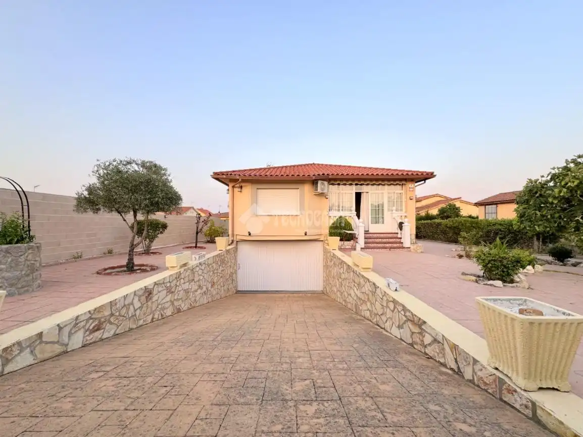 Vista exterior de Casa o xalet en venda en Torremocha de Jarama