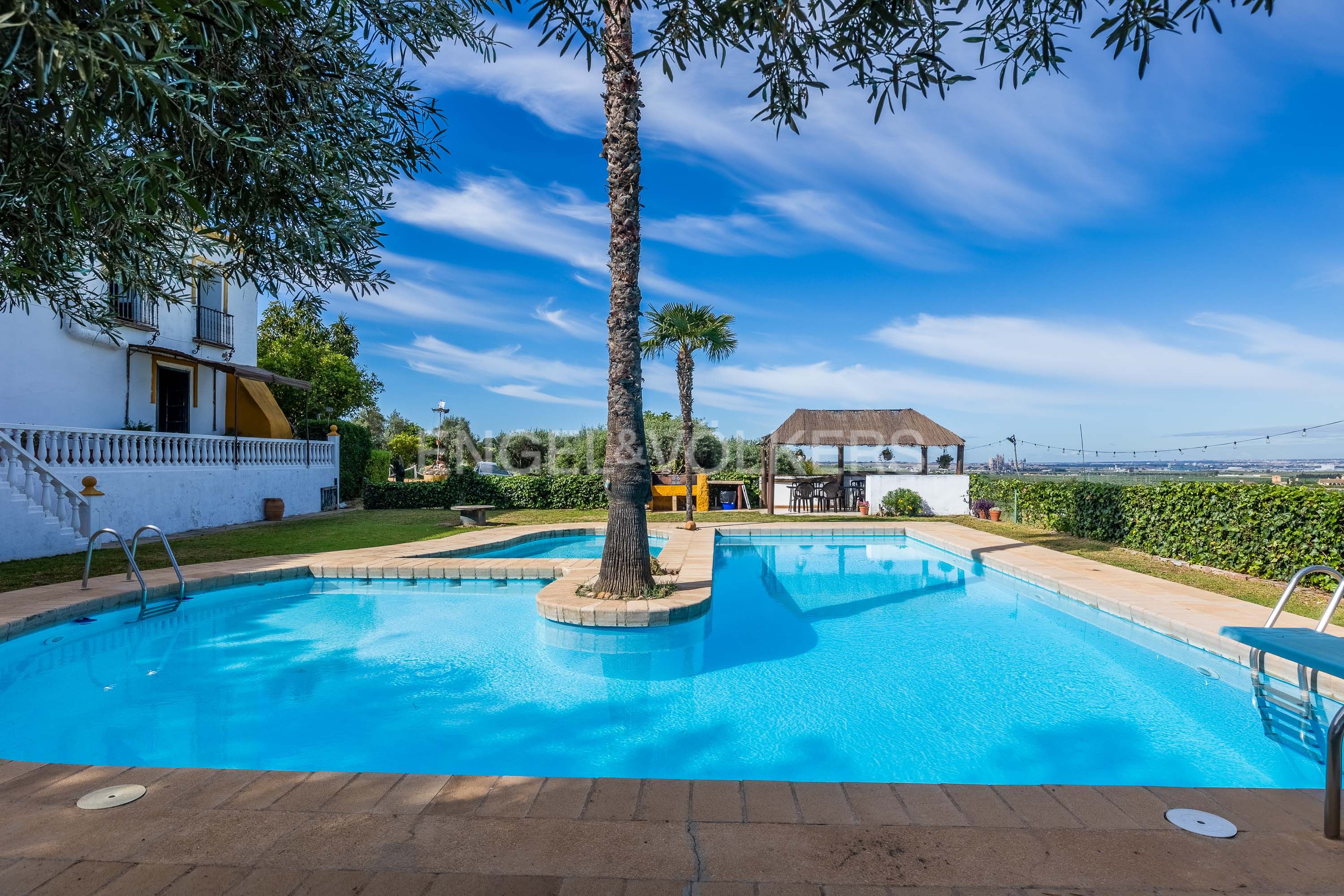 Garden of Country house for sale in Alcalá de Guadaira  with Air Conditioner, Heating and Private garden