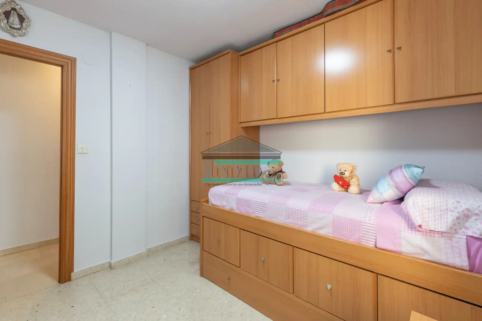 Dormitori de Pis en venda en Granada amb Moblat i Balcó