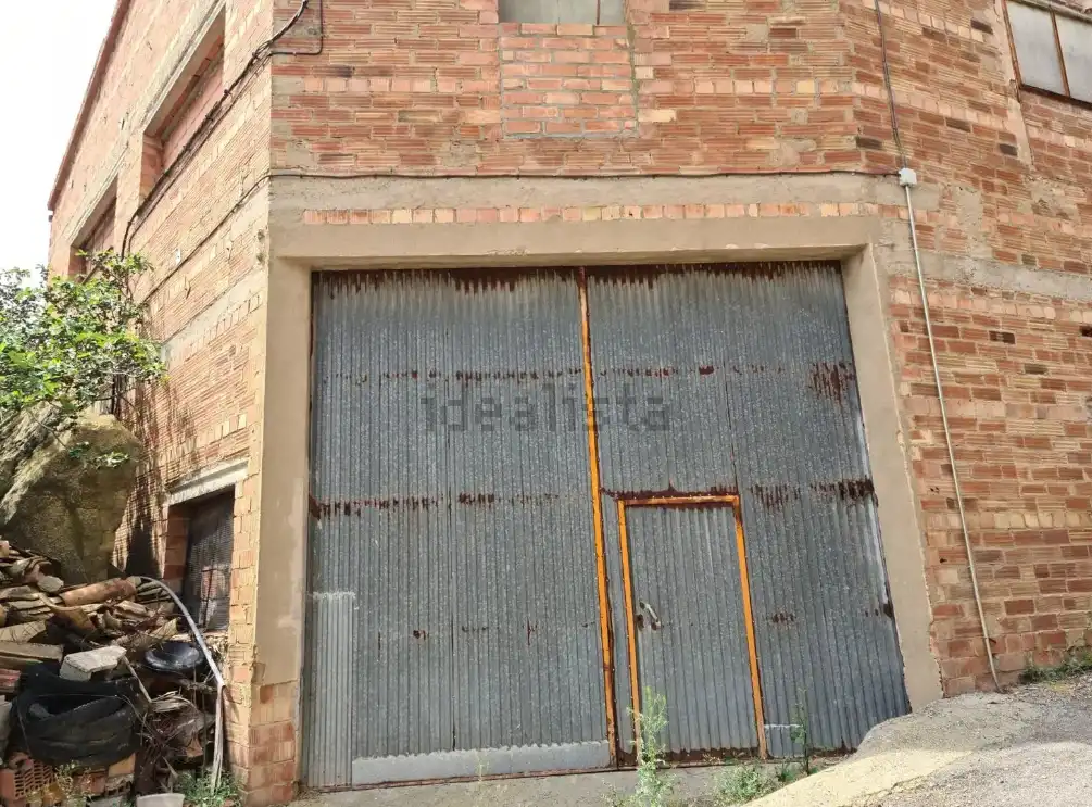 Exterior view of Industrial buildings for sale in Biosca