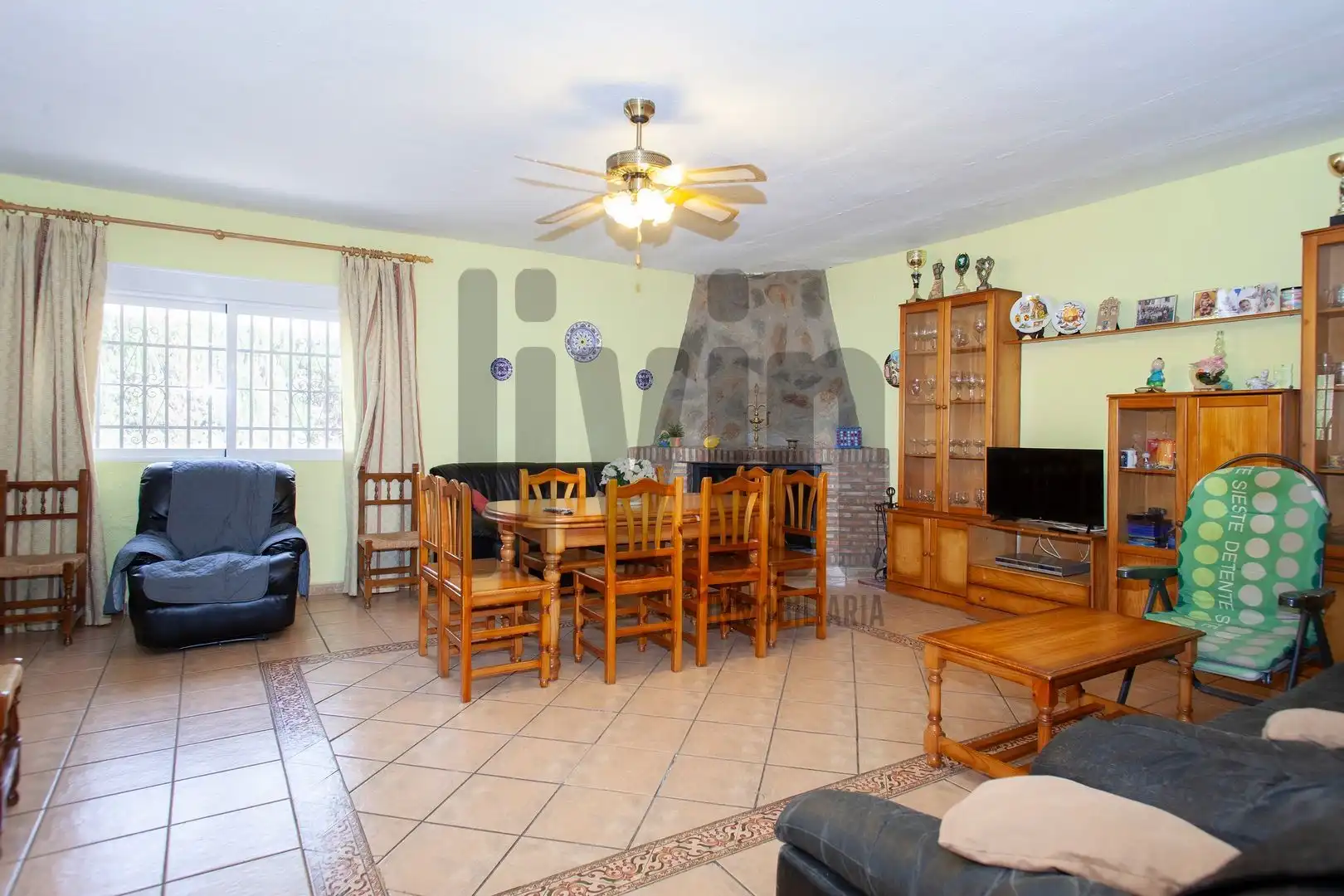 Sala d'estar de Casa o xalet en venda en Jaén amb Aire condicionat, Calefacció i Jardí privat