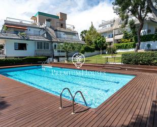 Piscina de Casa adosada de lloguer en Sant Pere de Ribes amb Calefacció, Jardí privat i Terrassa