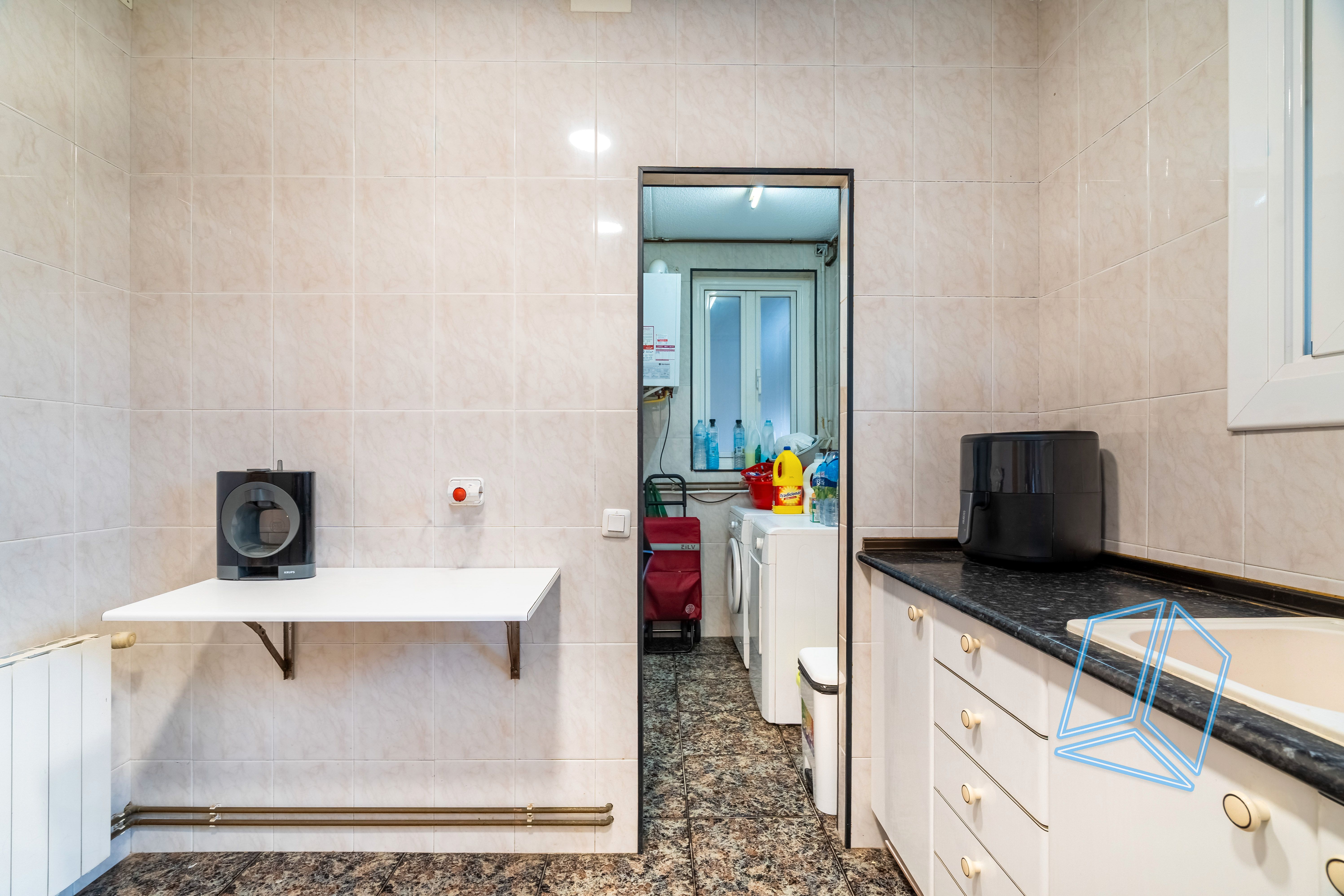 Cocina de Piso en venta en Cornellà de Llobregat
