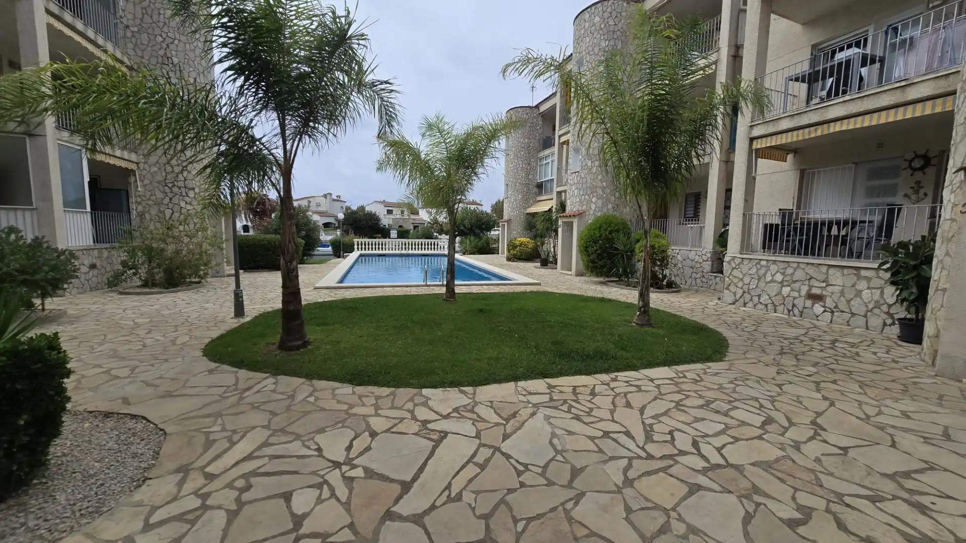 Mini appartamento con piscina in vendita a flamincell f