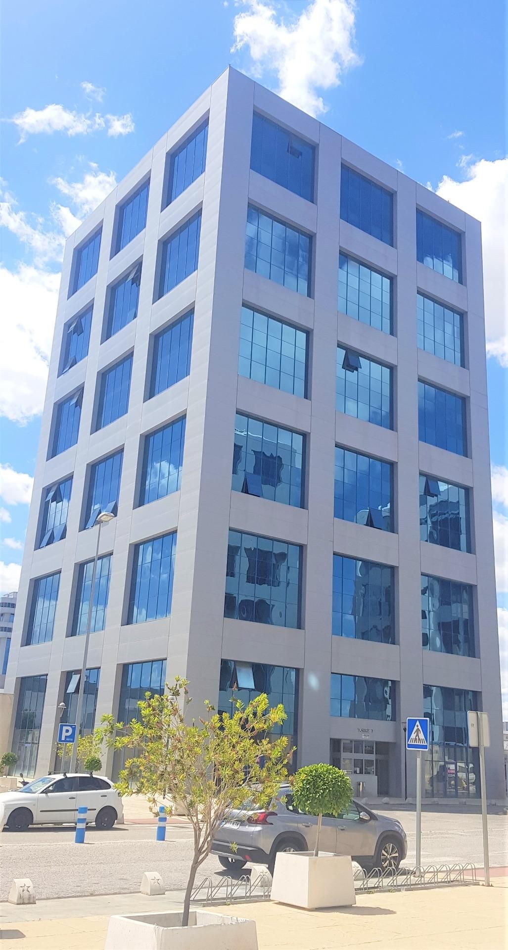Vista exterior de Oficina de lloguer en  Sevilla Capital amb Aire condicionat