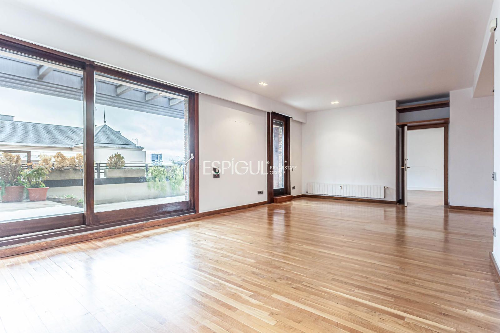 Außenansicht von Dachboden zum Verkauf in  Madrid Capital mit Klimaanlage, Heizung und Terrasse