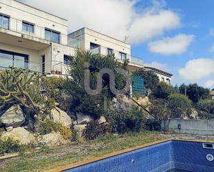 Vista exterior de Casa o xalet en venda en Calafell amb Calefacció, Terrassa i Piscina