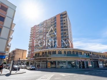 Appartamento con balcone in vendita a Carrer Abat Llort