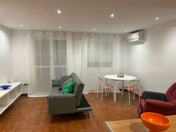 Sala d'estar de Pis en venda en Dos Hermanas amb Aire condicionat, Terrassa i Moblat
