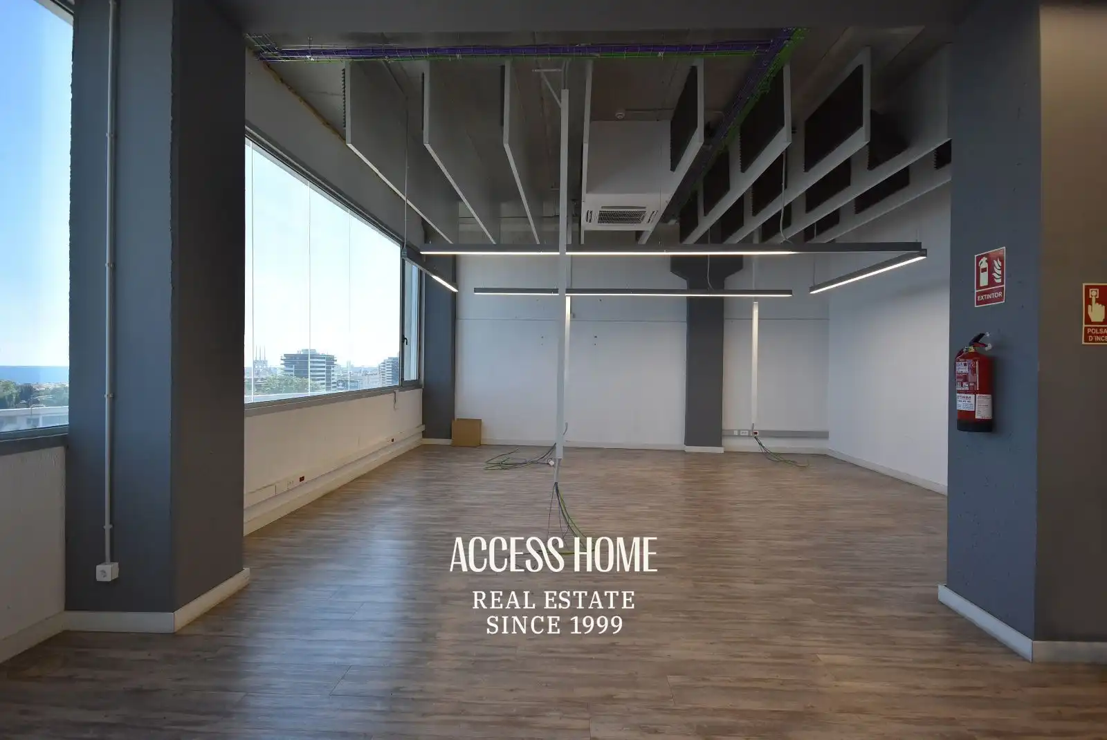 Office for sale in Badalona  with Air Conditioner and Heating