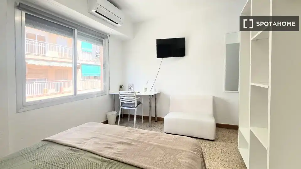 Schlafzimmer von Wohnung zur untervermieten in Burjassot mit Klimaanlage, Terrasse und Möbliert