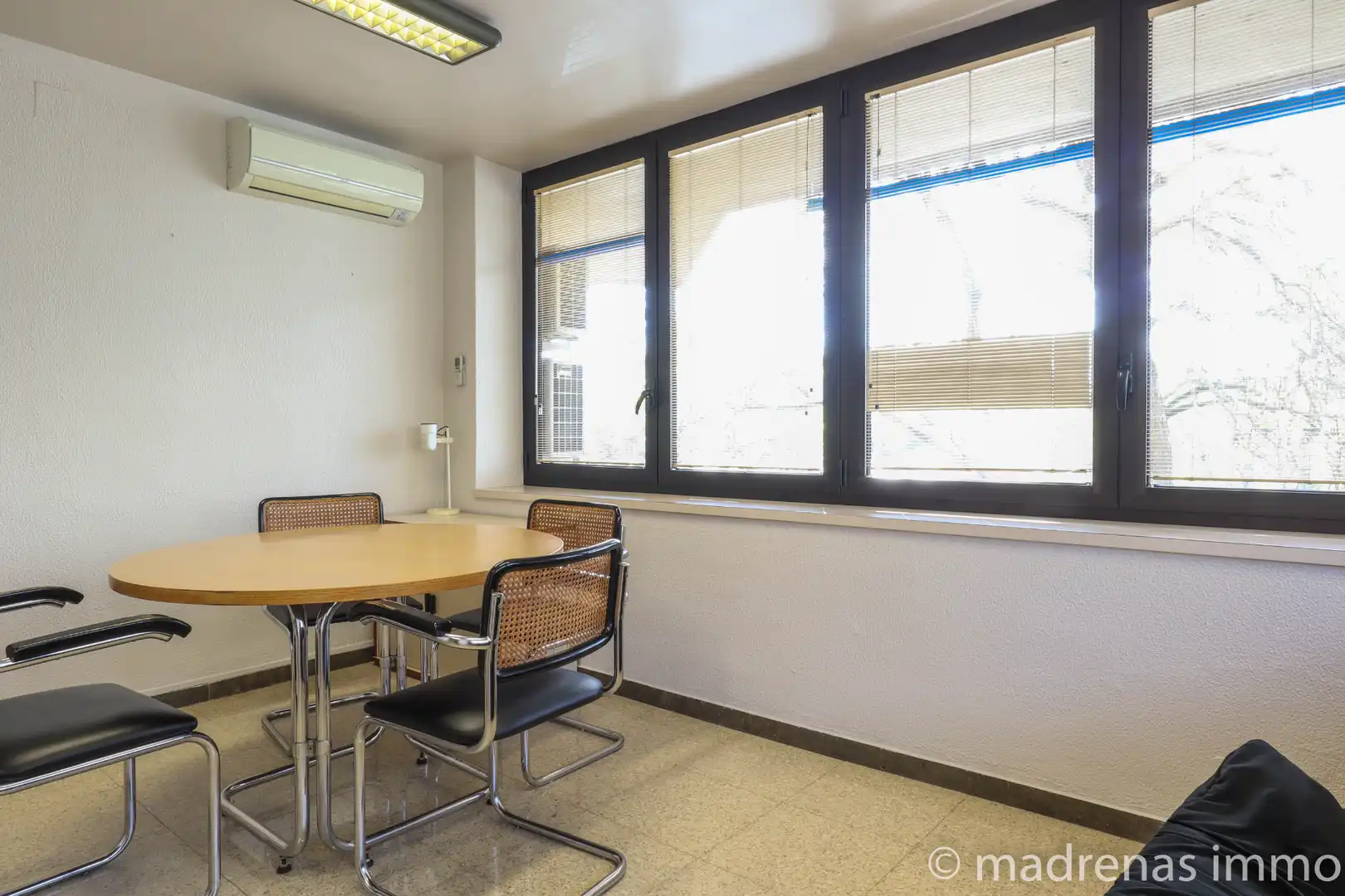 Büro zur Miete in Girona mit Klimaanlage, Heizung und Möbliert