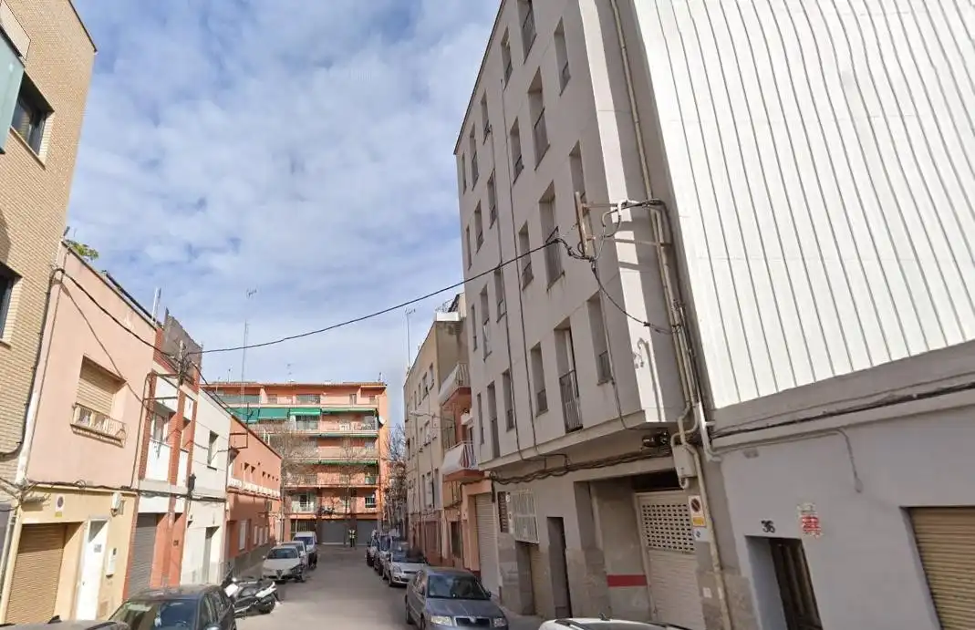 Vista exterior de Pis en venda en Barberà del Vallès amb Balcó