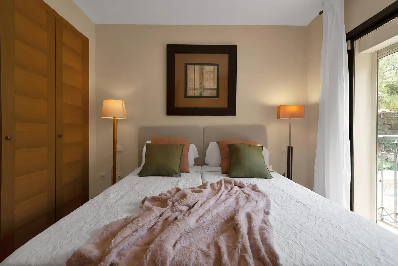 Schlafzimmer von Wohnungen zur Miete in Marbella mit Klimaanlage, Heizung und Privatgarten