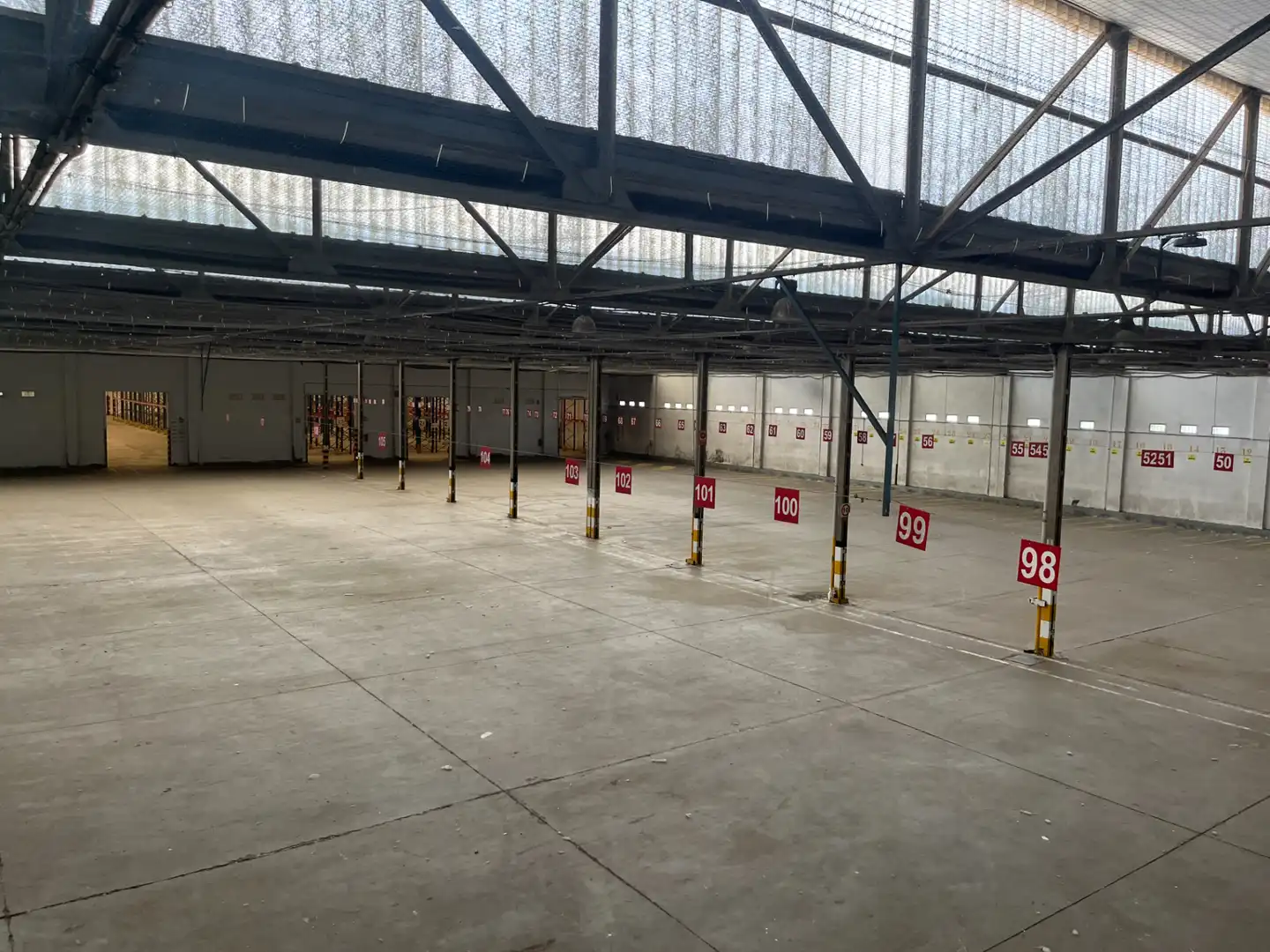 Aparcament de Nau industrial de lloguer en Santovenia de la Valdoncina amb Calefacció i Alarma