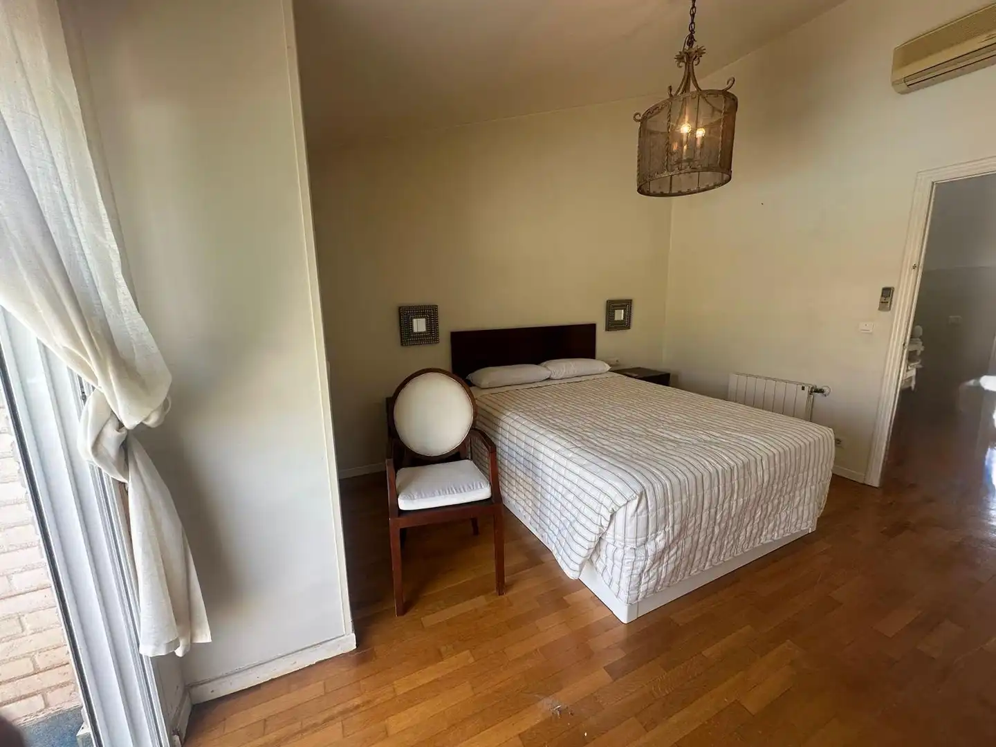 Dormitori de Casa o xalet de lloguer en Alicante / Alacant amb Aire condicionat, Jardí privat i Parquet